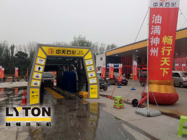 FX-11-7七刷隧道式連續(xù)洗車機整機航空鋁合金材質(zhì)加工而成,國際高端洗車機制造工藝。外形美觀新穎、大方。