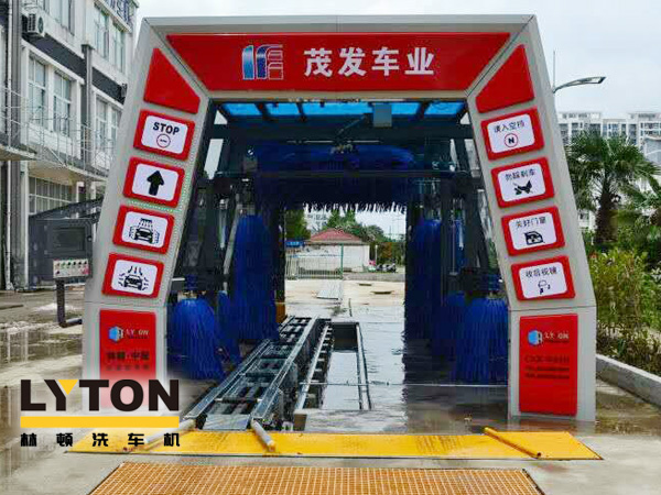 南京林頓電腦洗車機(jī)高壓沖洗、仿型超柔刷洗、自動(dòng)計(jì)量噴灑洗車液、亮光蠟及強(qiáng)力仿型風(fēng)干等自動(dòng)洗車工藝操作。