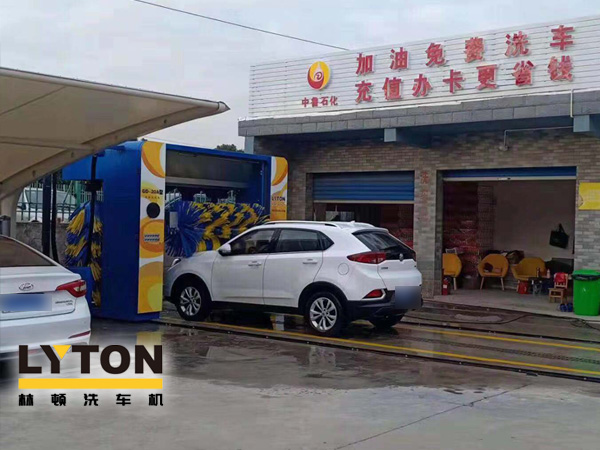 中魯石化加油站配置GD-20A型龍門(mén)往復(fù)式全自動(dòng)電腦洗車(chē)機(jī)！加油也可免費(fèi)洗車(chē)機(jī)啦！