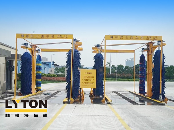 林頓大型通道式巴士洗車機(jī)走進(jìn)南通，二臺(tái)公交車專用電腦洗車設(shè)備安裝完工交付