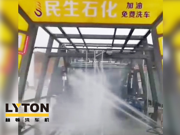 黃色款林頓FX-11系列隧道式連續(xù)全自動洗車機設備,外表高壓沖洗、仿型超柔刷洗、輪刷清洗等,眾多客戶選擇!
