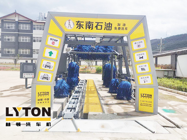 黃色款林頓FX-11系列隧道式連續(xù)全自動洗車機設備,外表高壓沖洗、仿型超柔刷洗、輪刷清洗等,眾多客戶選擇!