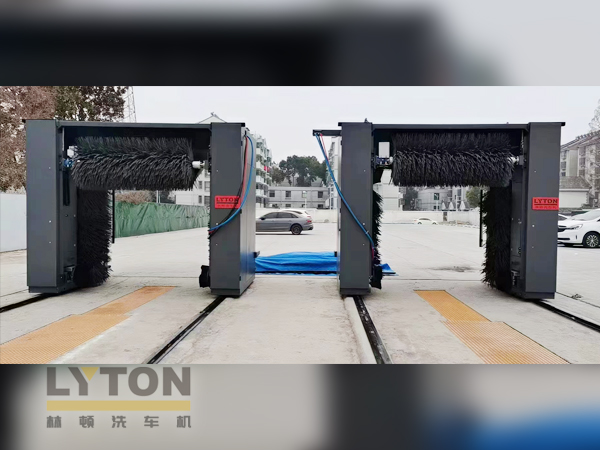 值此盛世華誕之際！林頓全自動(dòng)洗車機(jī)衷心祝愿?jìng)ゴ蟮淖鎳?guó)永遠(yuǎn)繁榮昌盛！