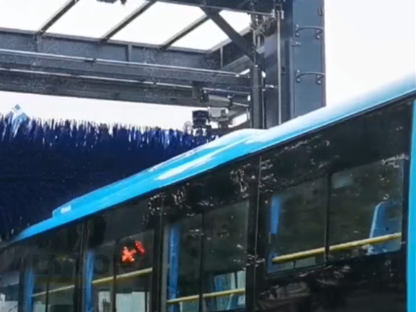 林頓全自動(dòng)洗車機(jī) 往復(fù)大巴、通道大巴洗車設(shè)備應(yīng)用盡有